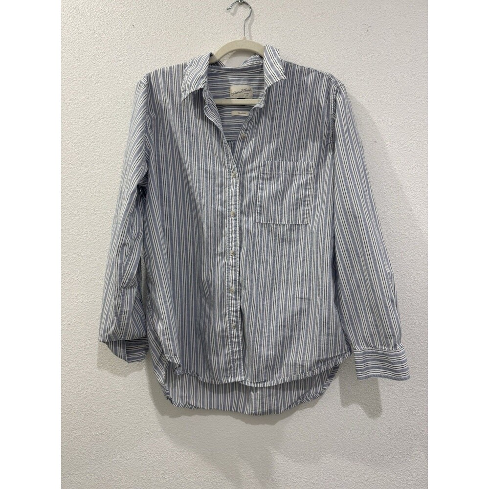 Universal Thread Women’s Long Sleeve Stripped Button Down Medium